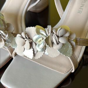 Donald J. Pliner Women's Cream Sandals, Excellent Condition, Size 7